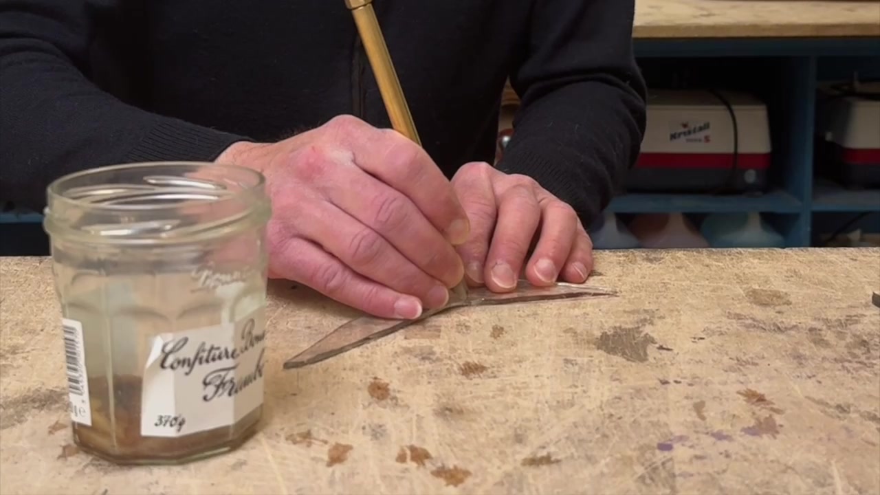 Découpe pièce verre vitrail
